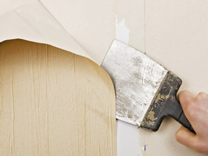 Décoller le papier peint et la tapisserie